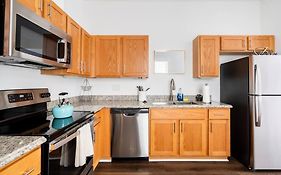Chic Urban Living Minutes From I-45 And I-610 #A